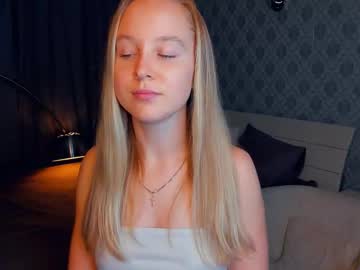 girl Scandalous Cam Girls - Unleash Your Wild Side! with nicolavanderbie