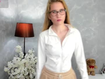 girl
        ginaboyd cam image #11419