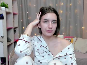 girl
        trisha_ray cam image #6484