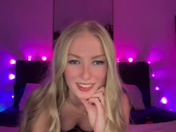 girl Scandalous Cam Girls - Unleash Your Wild Side! with kyliexxrose