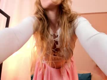 girl
        stacy_purrlion_ cam image #10998
