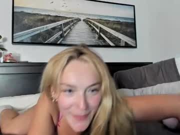 girl Scandalous Cam Girls - Unleash Your Wild Side! with misskatiexo