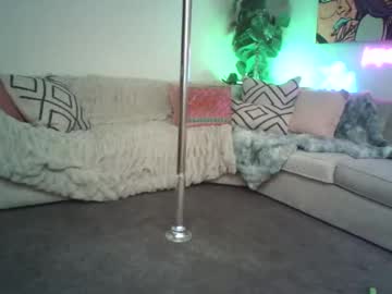 couple
        roxynyes cam image #20683