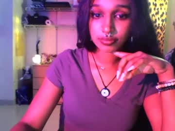 girl
        mon3ytr33 cam image #3631
