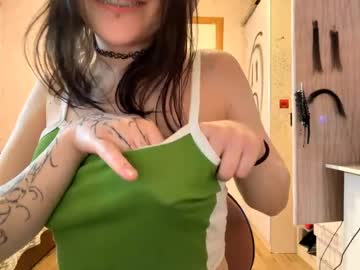 girl Scandalous Cam Girls - Unleash Your Wild Side! with junkogautney