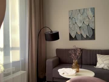 girl Scandalous Cam Girls - Unleash Your Wild Side! with linneabercier