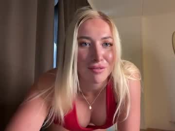 girl
        heyskylar cam image #16206