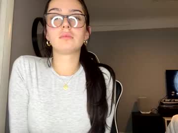 girl
        chloebelle69 cam image #4355