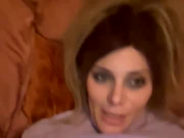 girl Scandalous Cam Girls - Unleash Your Wild Side! with malia_skye