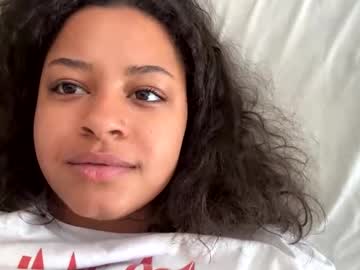 girl
        adriana318798 cam image #8899