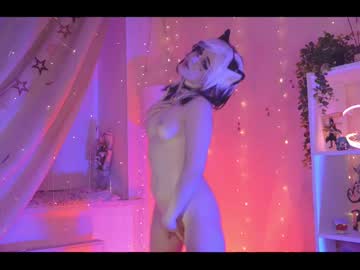 girl Scandalous Cam Girls - Unleash Your Wild Side! with vronnier