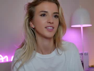 girl Scandalous Cam Girls - Unleash Your Wild Side! with entia