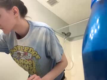 girl
        chatwithbri cam image #18225