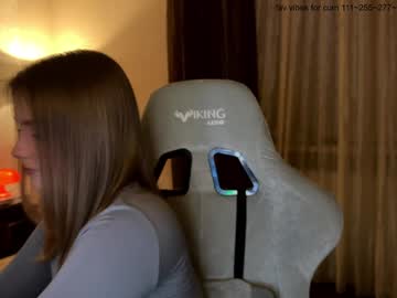 girl
        ksenomi cam image #12776