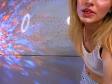 girl
        mattieandrews cam image #13980