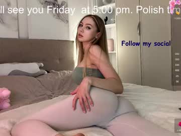 girl Scandalous Cam Girls - Unleash Your Wild Side! with avroramy
