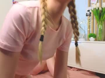 couple Scandalous Cam Girls - Unleash Your Wild Side! with hessoyummy