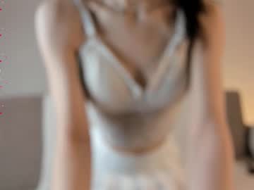 girl Scandalous Cam Girls - Unleash Your Wild Side! with elwynagreaves