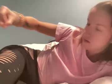 girl
        lothlori cam image #19640