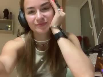 girl Scandalous Cam Girls - Unleash Your Wild Side! with saundrayeeloy