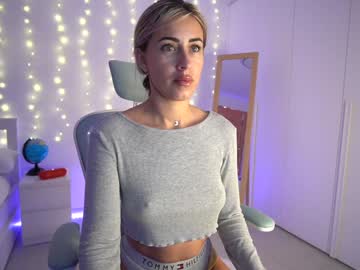 girl
        laramonroe_ cam image #978