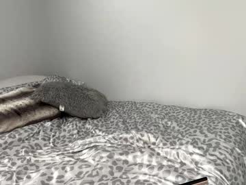 girl Scandalous Cam Girls - Unleash Your Wild Side! with savannahjones