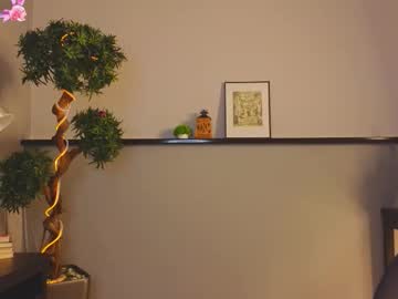 girl Scandalous Cam Girls - Unleash Your Wild Side! with hsiubrannon