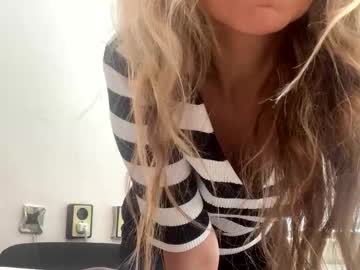 girl Scandalous Cam Girls - Unleash Your Wild Side! with makemedanc