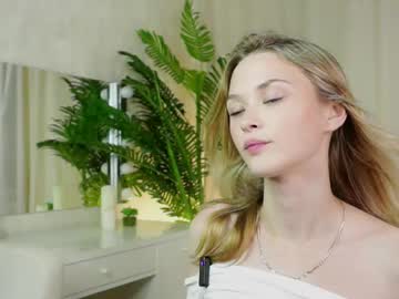 girl Scandalous Cam Girls - Unleash Your Wild Side! with heikereece