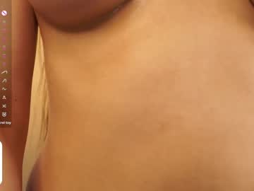 girl
        maybellebyone cam image #22644