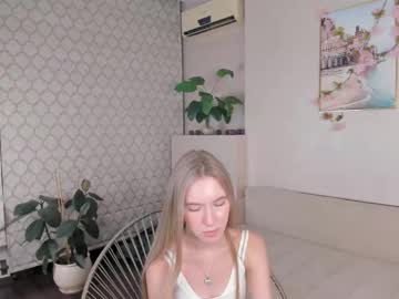 girl Scandalous Cam Girls - Unleash Your Wild Side! with lunatemptres