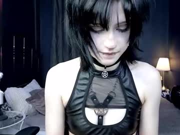 girl
        dark_vamp_ cam image #13982