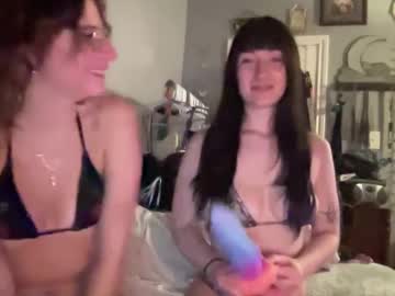 girl Scandalous Cam Girls - Unleash Your Wild Side! with lilliana_444
