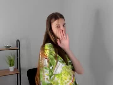 girl Scandalous Cam Girls - Unleash Your Wild Side! with evelyn_mitchell