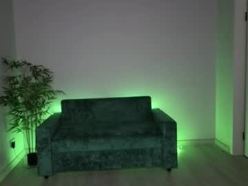 girl
        adelina__flower cam image #22720