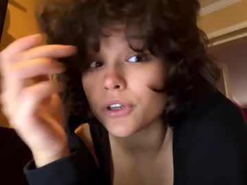 girl
        frankreyne cam image #19383