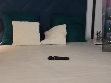 girl Scandalous Cam Girls - Unleash Your Wild Side! with kiki_r