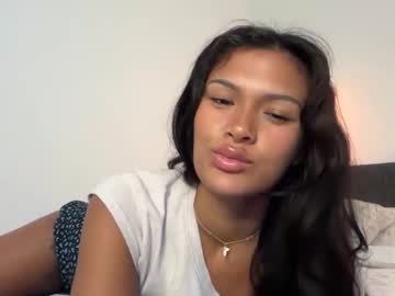 girl
        sophieee2 cam image #17030