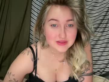 girl Scandalous Cam Girls - Unleash Your Wild Side! with honeyyemma