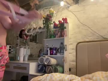 girl
        bigma470 cam image #10793