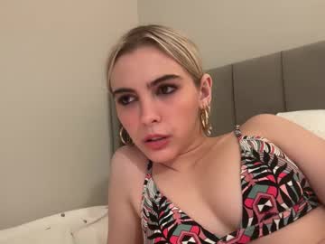 girl Scandalous Cam Girls - Unleash Your Wild Side! with katarinaaxoxo