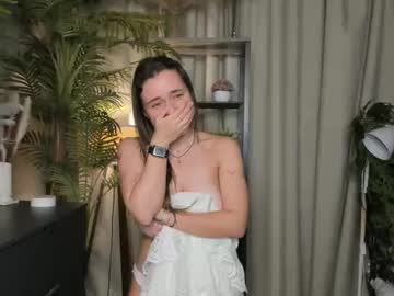 girl Scandalous Cam Girls - Unleash Your Wild Side! with laura_mutti