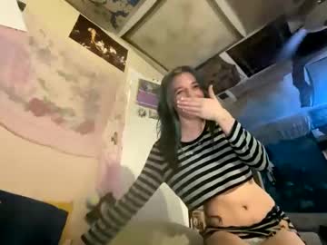 girl
        suki_six2 cam image #23653