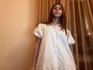 girl
        lilihalvorsen cam image #17479