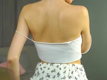 girl Scandalous Cam Girls - Unleash Your Wild Side! with loriamarzinske