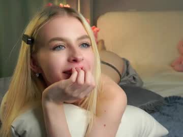 girl Scandalous Cam Girls - Unleash Your Wild Side! with lunnadew