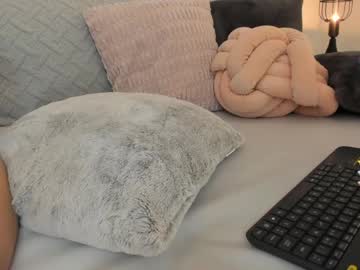 girl
        valentina_m17 cam image #2314