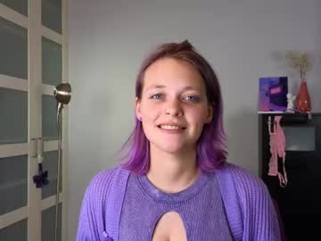girl
        new_purple cam image #10296